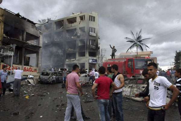 Pelo menos 41 pessoas morreram nos atentados terroristas