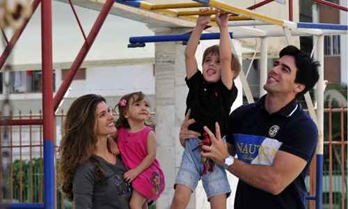 Leandro acha que os filhos, Lucas e Giovanna, são mais danados que outras crianças. Para a mãe, Érica, as peraltices fazem parte da idade