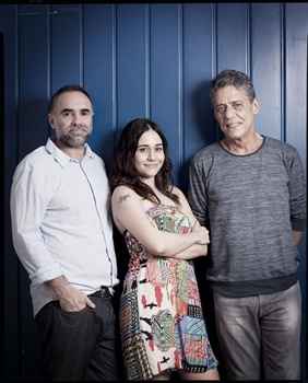 Karim Aïnouz com Alessandra Negrini e Chico Buarque: inspiração