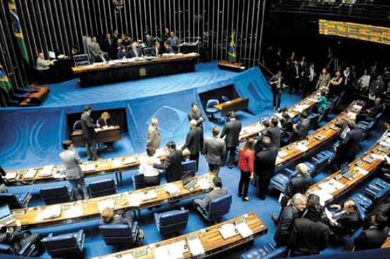 Senadores aprovam, a toque de caixa, a MP dos Portos: velocidade na tramitação irritou os parlamentares, que não tiveram tempo para analisar o texto