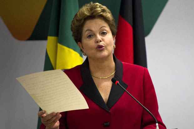 Dilma também lembrou que as áreas de saúde e educação foram responsáveis por 437 mil novas vagas