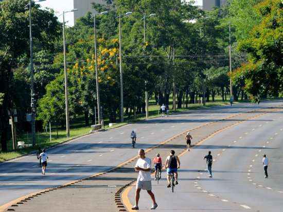 Eixão do Lazer ficará aberto para o trânsito de veículos neste domingo