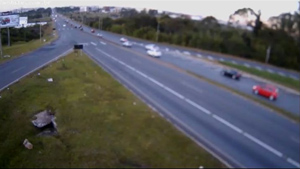 Fluxo tranquilo de veículos na Ponte do Bragueto