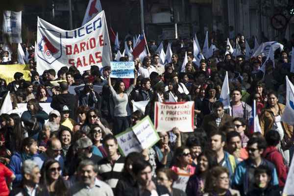 Protestos ocorrem no último ano do governo do presidente Sebastián Piñera