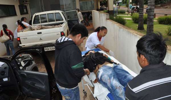 Índio Oziel Gabriel, ferido em conflito de terra, foi socorrido no hospital Elmiria Silvério Barbosa