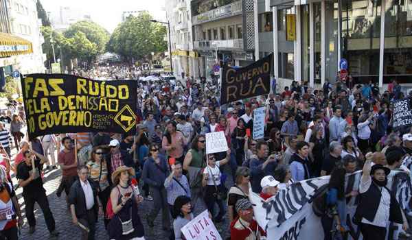 Protesto, convocado pelo movimento apolítico 