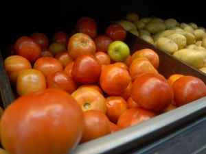 Os pesquisadores desenvolveram um modo de plantar o tomate, envolvendo diversas técnicas que diminuem o impacto do uso de pesticidas