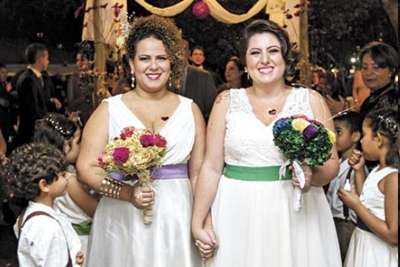 O casamento de Andressa e Dianne ocorreu na escola e contou com a participação de pais e alunos