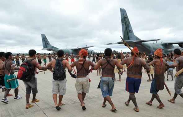 Índios da etnia Munduruku chegam à capital federal, para reunião com representantes do governo