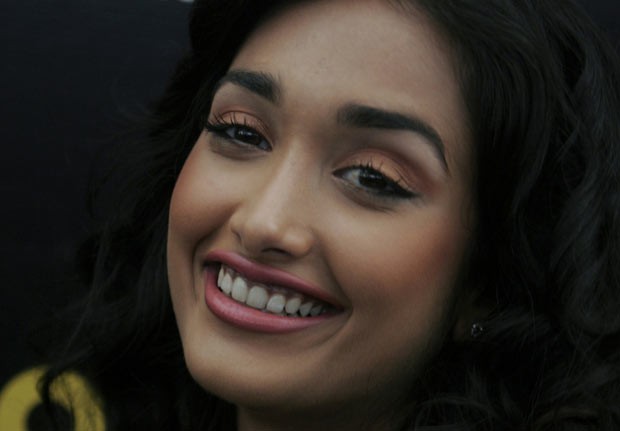 A atriz Jiah Khan foi encontrada morta em casa, na Índia