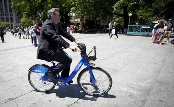 Desde o lançamento no final de maio, as bicicletas de uso livre de Nova York já rodaram mais de 766.000 km, embora sua chegada seja marcada por problemas técnicos e continue sendo alvo de polêmica