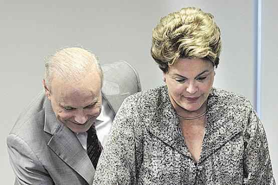 Chefe da equipe econômica se reúne com Dilma por mais de duas horas para avaliar cenário atual