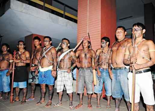 Índios de quatro etnias ocupam a sede da Funai, em Brasília, mas não são recebidos pela nova dirigente