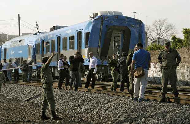 Acidente de trem em Castelar, a cerca de 30 quilômetros a oeste de Buenos Aires