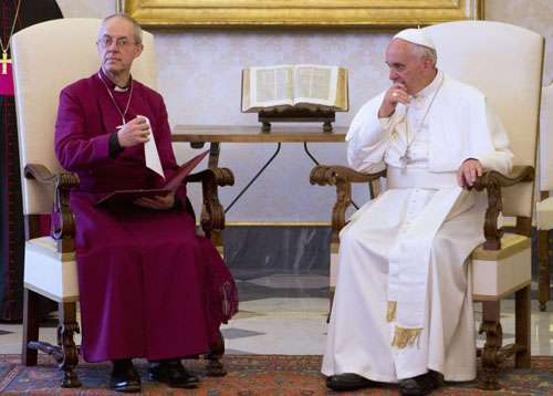 Papa Francis se encontra com o arcebispo de Canterbury, Justin Welby durante uma audiência privada no Vaticano