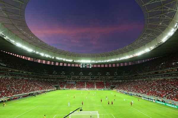 Os dois jogos de inauguração do Mané Garrincha renderam quase 13 toneladas de lixo