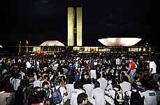 Quatro marchas diferentes se reuniram na Esplanada dos Ministérios, todas convocadas por redes sociais.