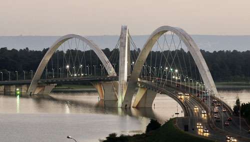 Dia deve ser parcialmente nublado no fim da tarde em Brasília