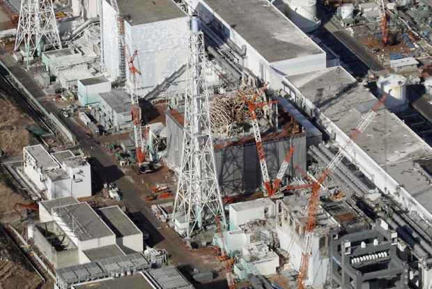 Vista aérea mostra dos reatores da usina nuclear de Fukushima