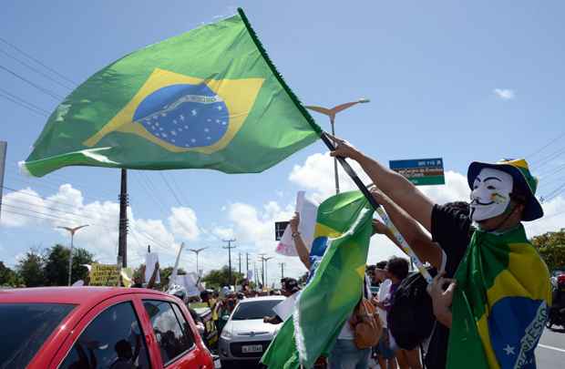 O grupo de manifestantes vai ficar concentrado até o meio-dia em um local próximo ao Estádio Castelão, destino final do protesto