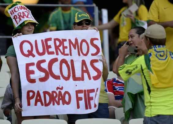 Muitas fotos dos protestos estão sendo compartilhadas em redes sociais