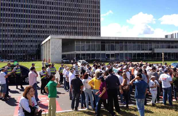 Os manifestantes chegaram a ocupar cinco das seis faixas do Eixo Monumental