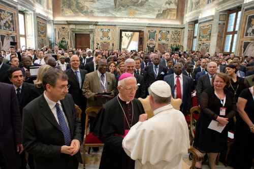 Papa Francis reúne-se com os participantes da conferência das Nações Unidas para Alimentação e Agricultura, no Vaticano