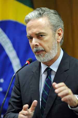 O ministro das Relações Exteriores, Antonio Patriota vai se reunir com integrantes de setores internos do Itamaraty e representantes do Gabinete de Segurança Institucional e do Ministério da Defesa para definição das normas