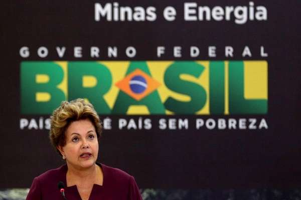 A presidente gravou na hora do almoço no Palácio da Alvorada, mas regravou em seu gabinete no Palácio do Planalto