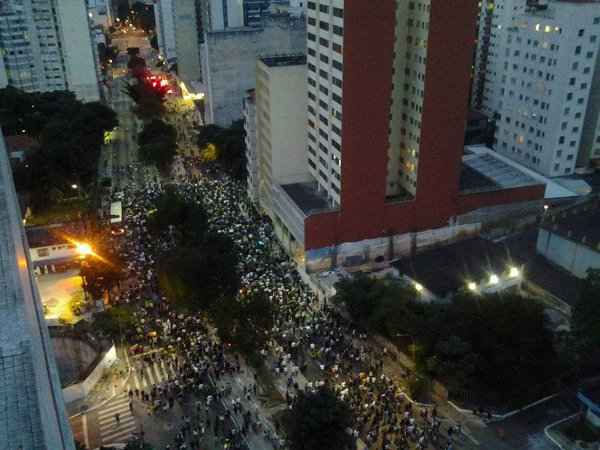 Paulistas vão às ruas protestar contra a PEC 37