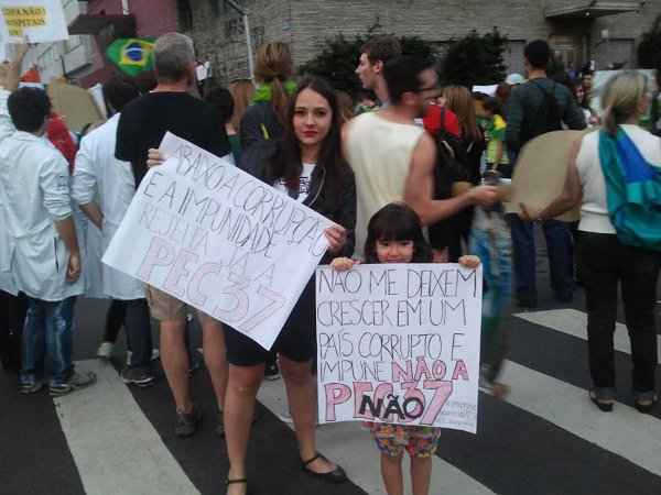 Pessoas de todas as idades foram às ruas participar da manifestação