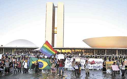 Manifestantes em frente ao Congresso: muitas das reivindicações já estão em discussão no parlamento