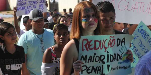 Os manifestantes pedem melhorias em vários setores da cidade