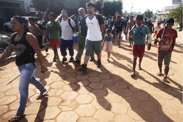 Três biólogos são feitos reféns pelos índios desde a tarde de sexta-feira (21/6)