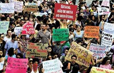 A maioria dos manifestantes levou faixas e cartazes, que coloriram o protesto com variadas críticas e reivindicações: essa foi a terceira edição do evento