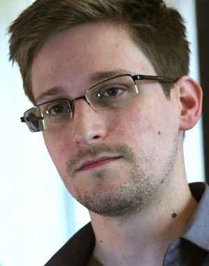 Edward Snowden se refugiou em Hong Kong em 20 de maio, teria viajado no domingo a Moscou