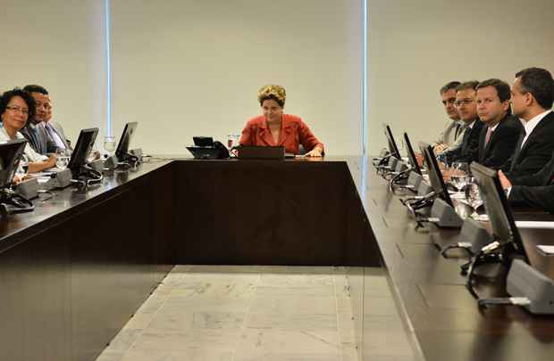 Dilma em encontro com líderes do Movimento contra corrupção eleitoral (MCCE ) e integrantes da OAB