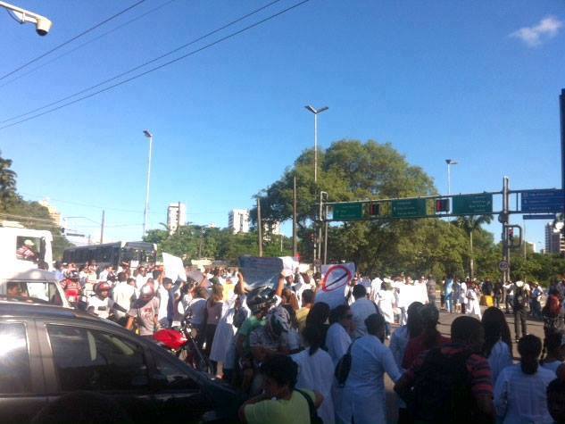 Manifestantes tomam conta das ruas de Recife