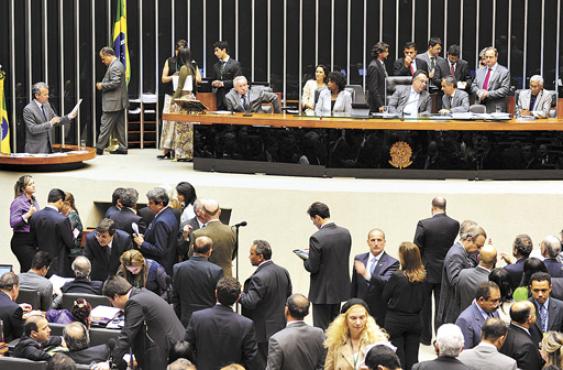 Deputados votaram o substitutivo a toque de caixa, na madrugada de ontem. Falta agora a aprovação do Senado