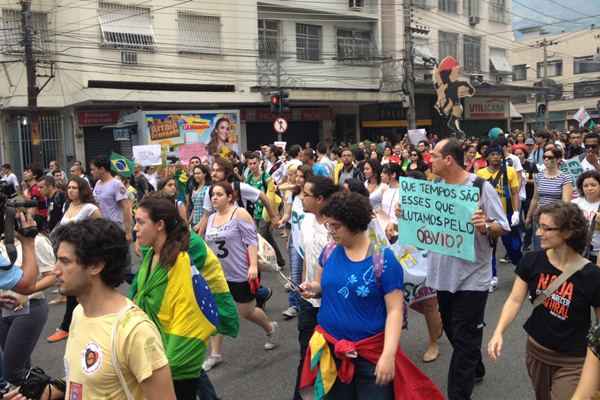 Pela primeira vez, os partidos políticos estão participando de manifestações no Rio