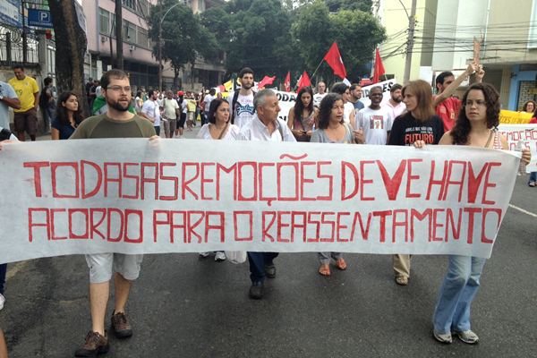 Pela primeira vez, os partidos políticos estão participando de manifestações no Rio