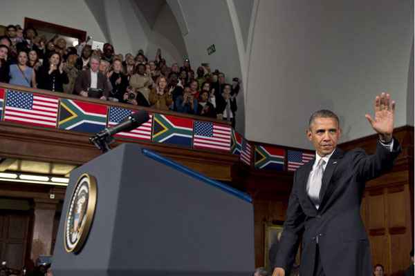 Obama também fez um importante discurso a estudantes universitário e prometeu a ajuda de seu país em vários setores do continente