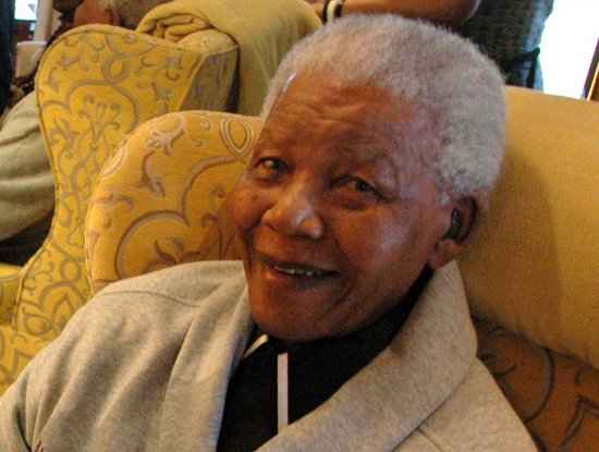 Mandela está hospitalizado no hospital de Pretória