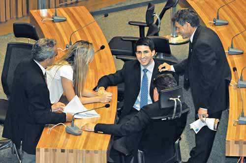 De acordo com a Polícia Civil, Cristiano Araújo indicou moças de boa aparência e sem formação técnica para receber bolsas da FAP-DF