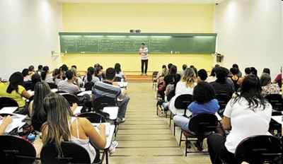 Candidatos devem estudar leis recentes, como a das Domésticas