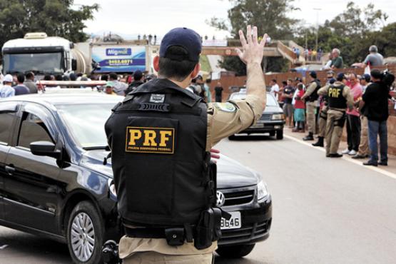 Polícia Rodoviária Federal foi instruída a negociar as desobstruções de vias e a acionar a PF em caso de resistência. Responsáveis pela greve podem pagar R$ 100 mil por hora