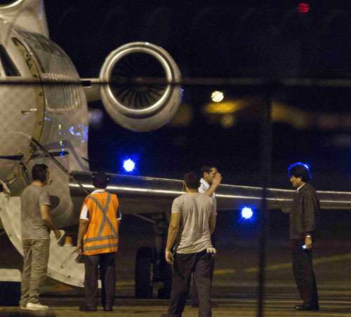 Presidente da Bolívia Evo Morales se prepara para embarcar no avião presidencial no aeroporto de Fortaleza