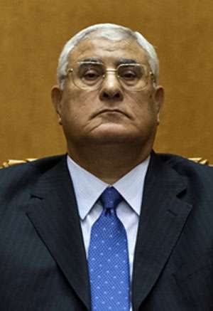 Chefe de justiça do Egito, Adly Mansour , durante sua cerimônia de posse como presidente interino do Egito, no Supremo Tribunal Constitucional, no Cairo