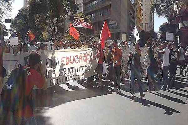 Quase 5 mil pessoas confirmaram presença no evento em uma página do Facebook