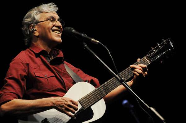 Caetano Veloso cantou sucessos como 